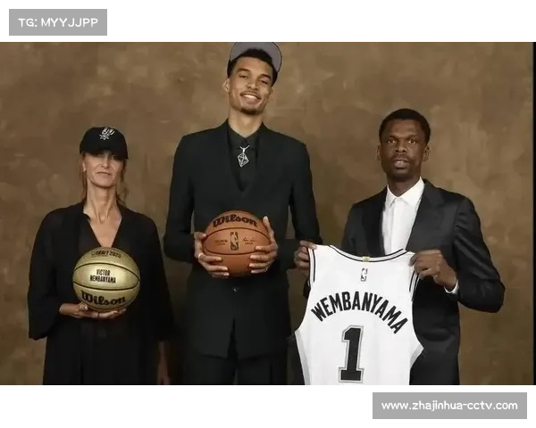 文班亚马受亲人离世消息影响,马刺更衣室给予支持